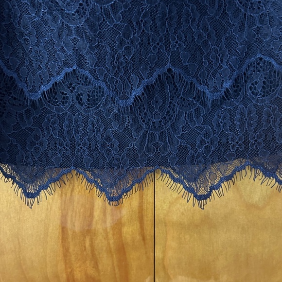 White House Black Market Lace Off Shoulder Tiered Top Navy Coquette Fairy Sz M - Picture 6 of 6